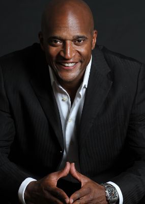 Portrait photo of Aaron Davis