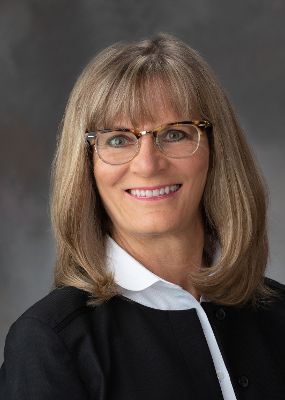 Portrait photo of Diane Mendenhall