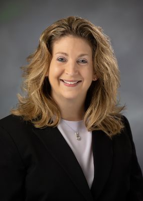 Portrait photo of Angie Grieshop