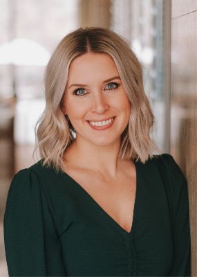 Portrait photo of Kelly Burken