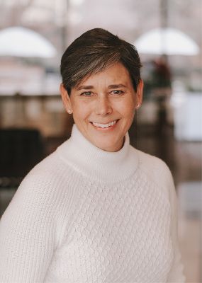Portrait photo of Tracy Edgerton
